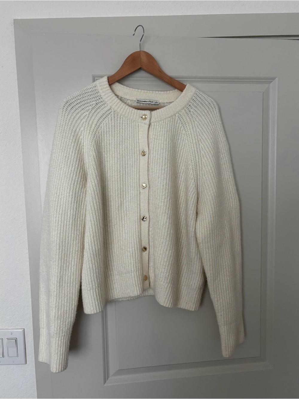 Abercrombie Women’s Crew Cardigan in Cream